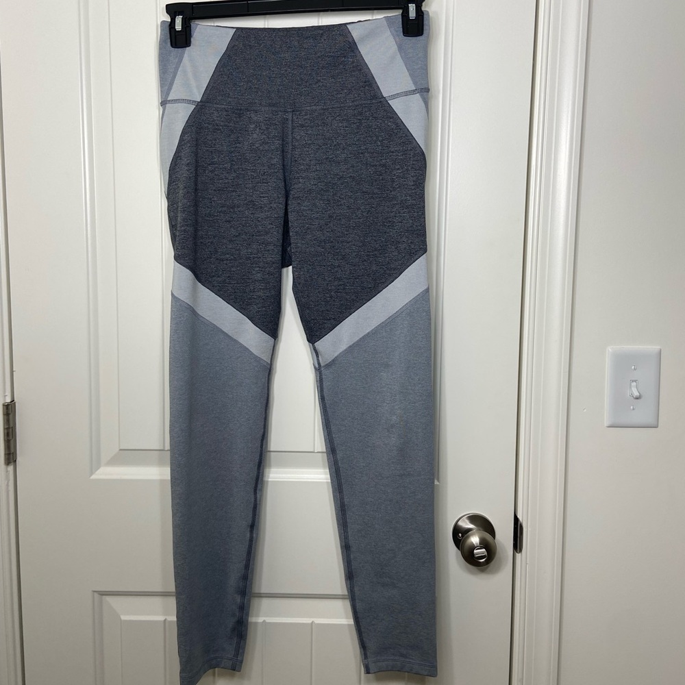 EUC Old Navy women’s gray block active go dry full length leggings activewear L